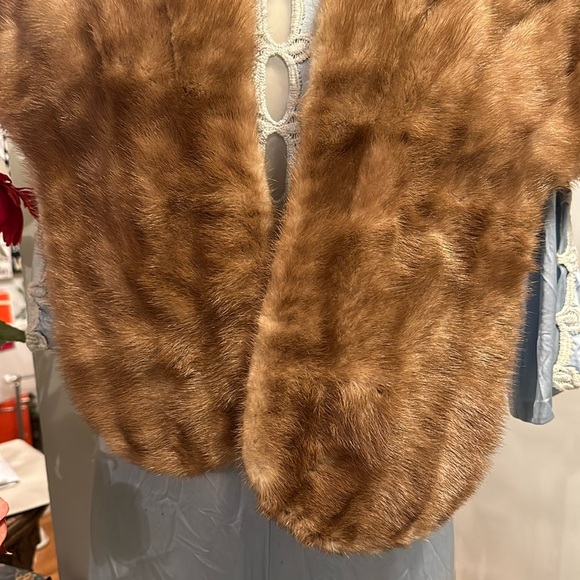 Vintage mink fur stole/cape - Picture 4 of 17